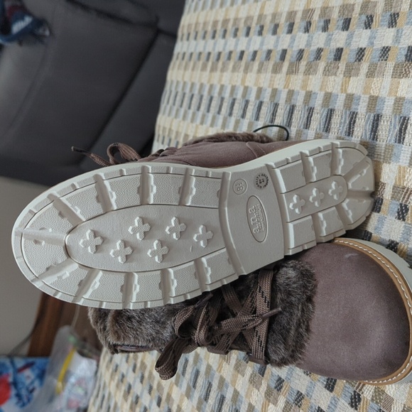 NIB Women's Brown Fur-Lined Ankle Boots - Picture 4 of 11